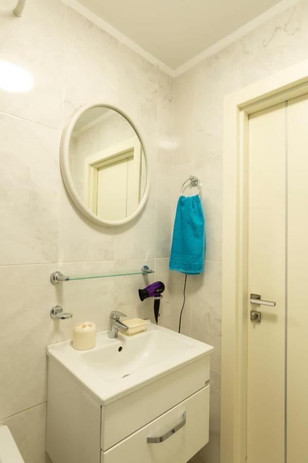 Appartement Однушка В Жк Абая 130/2 2019 Г.П. à Almaty Extérieur photo
