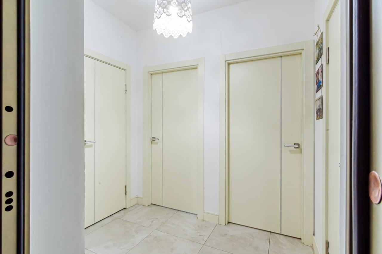 Appartement Однушка В Жк Абая 130/2 2019 Г.П. à Almaty Extérieur photo